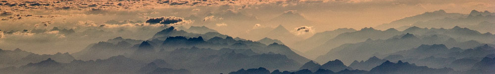 Morgenstemning over pyren�erne. Copyright Steen Lee Christensen/ Aalborg Luftfoto.