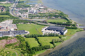 Et luftfoto er det ideelle redskab til at fremvise erhvervsejendomme. Copyright Steen Lee Christensen/ Aalborg Luftfoto.