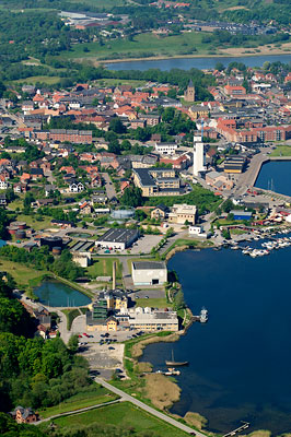 Sydlige del af Hobro set fra øst. Copyright Steen Lee Christensen/ Aalborg Luftfoto.